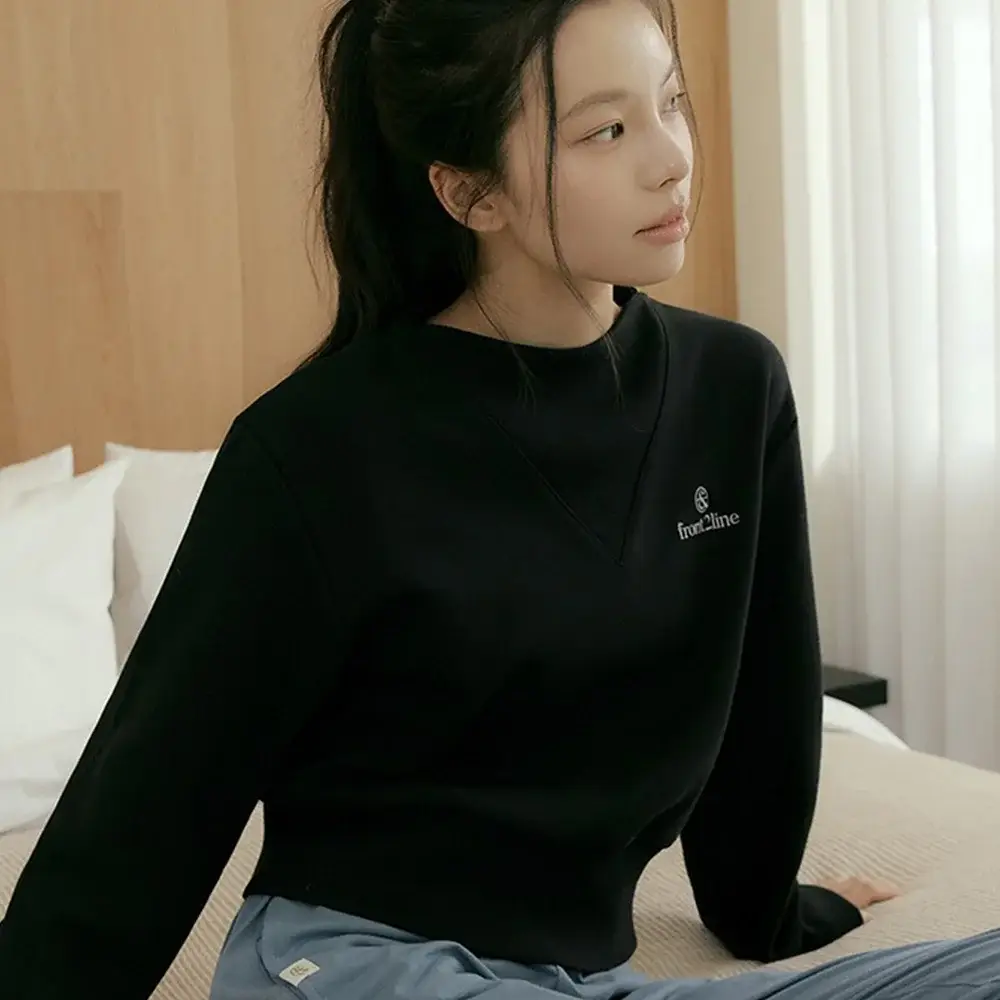프론투라인 밸런싱 크롭 맨투맨