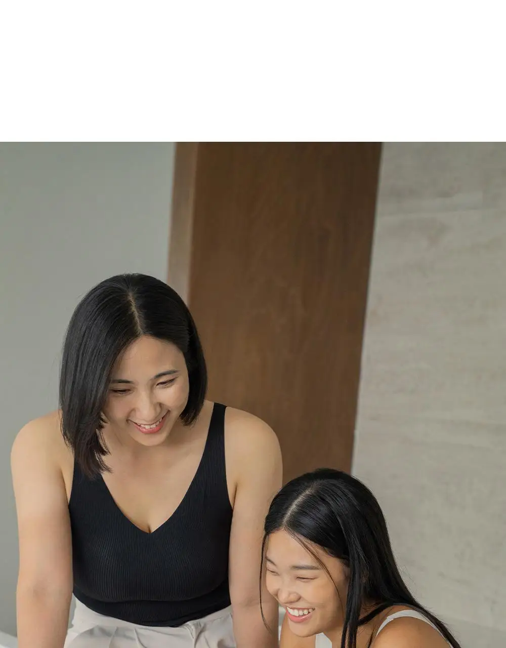 마른파이브 쉬어 V넥 브라탑 크롭 슬림핏 4colors (블랙/브라운/머스타드/베이지) 상세페이지 33