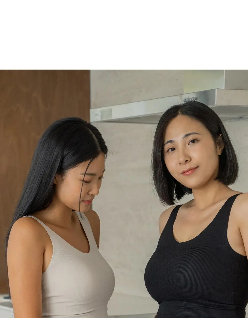 마른파이브 쉬어 V넥 브라탑 크롭 슬림핏 4colors (블랙/브라운/머스타드/베이지) 상세페이지 39