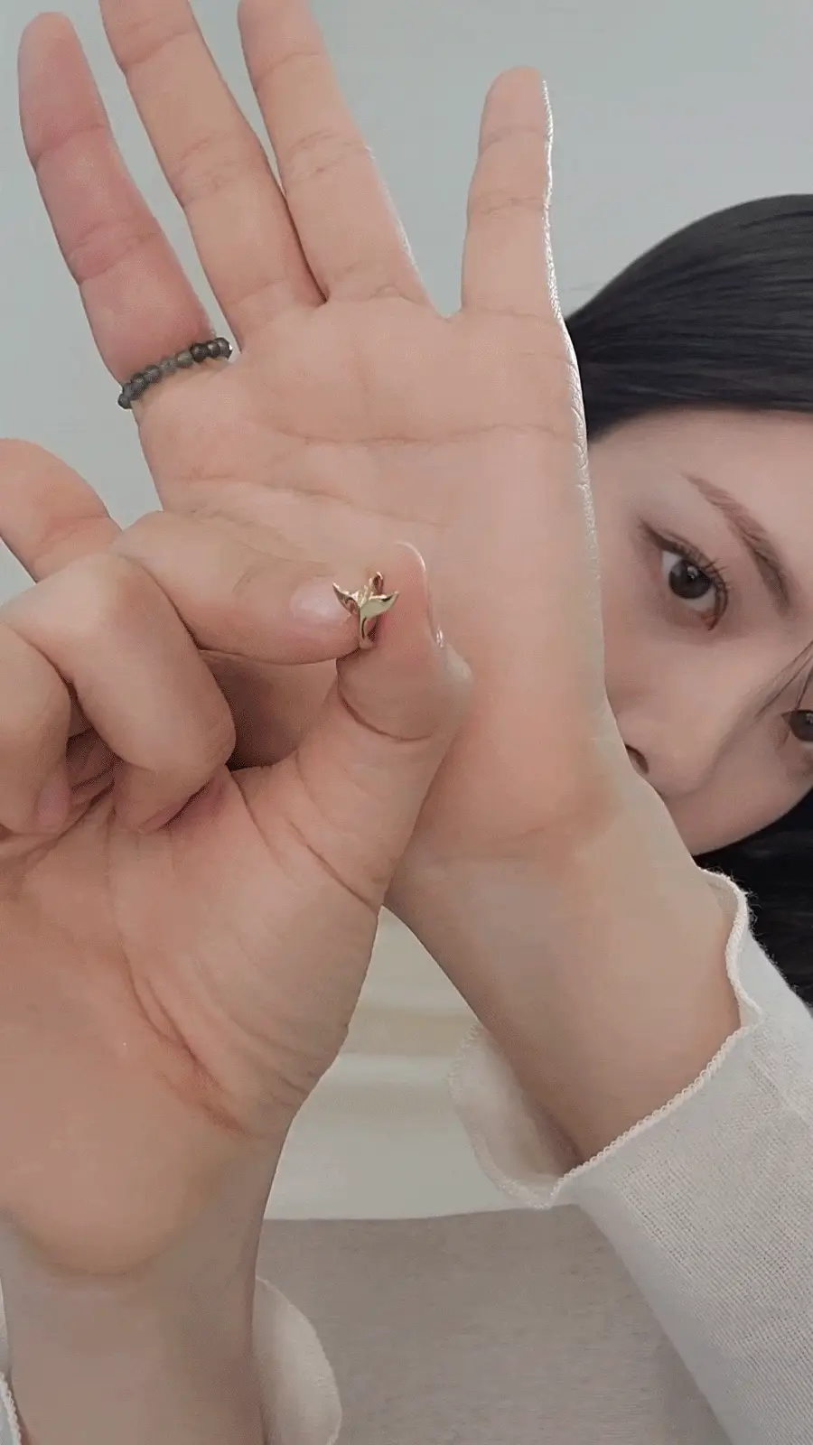 더블유비엘 14k post 벨루가 고래꼬리 원터치 링귀걸이 상세페이지 2